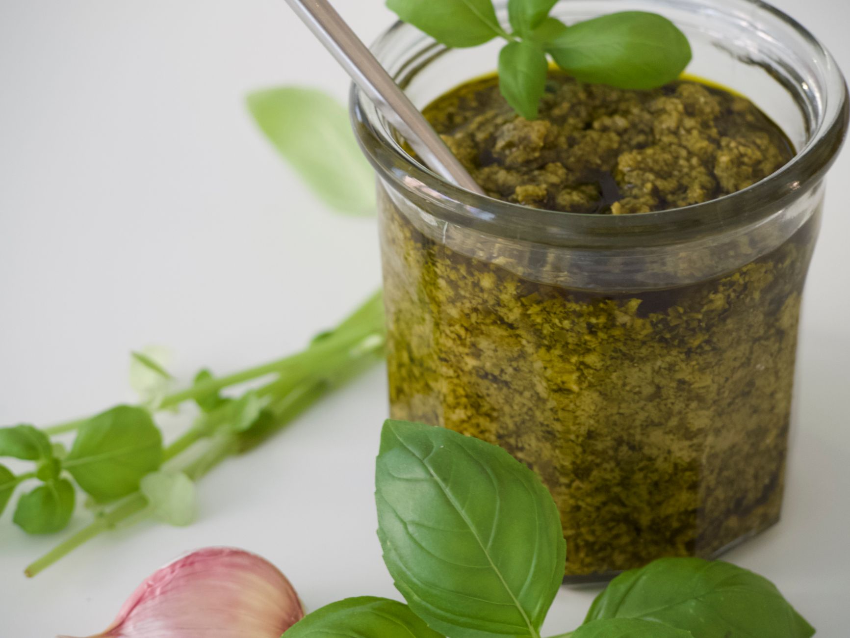 60-Second Pesto Ricotta Dip Recipe - Featured image