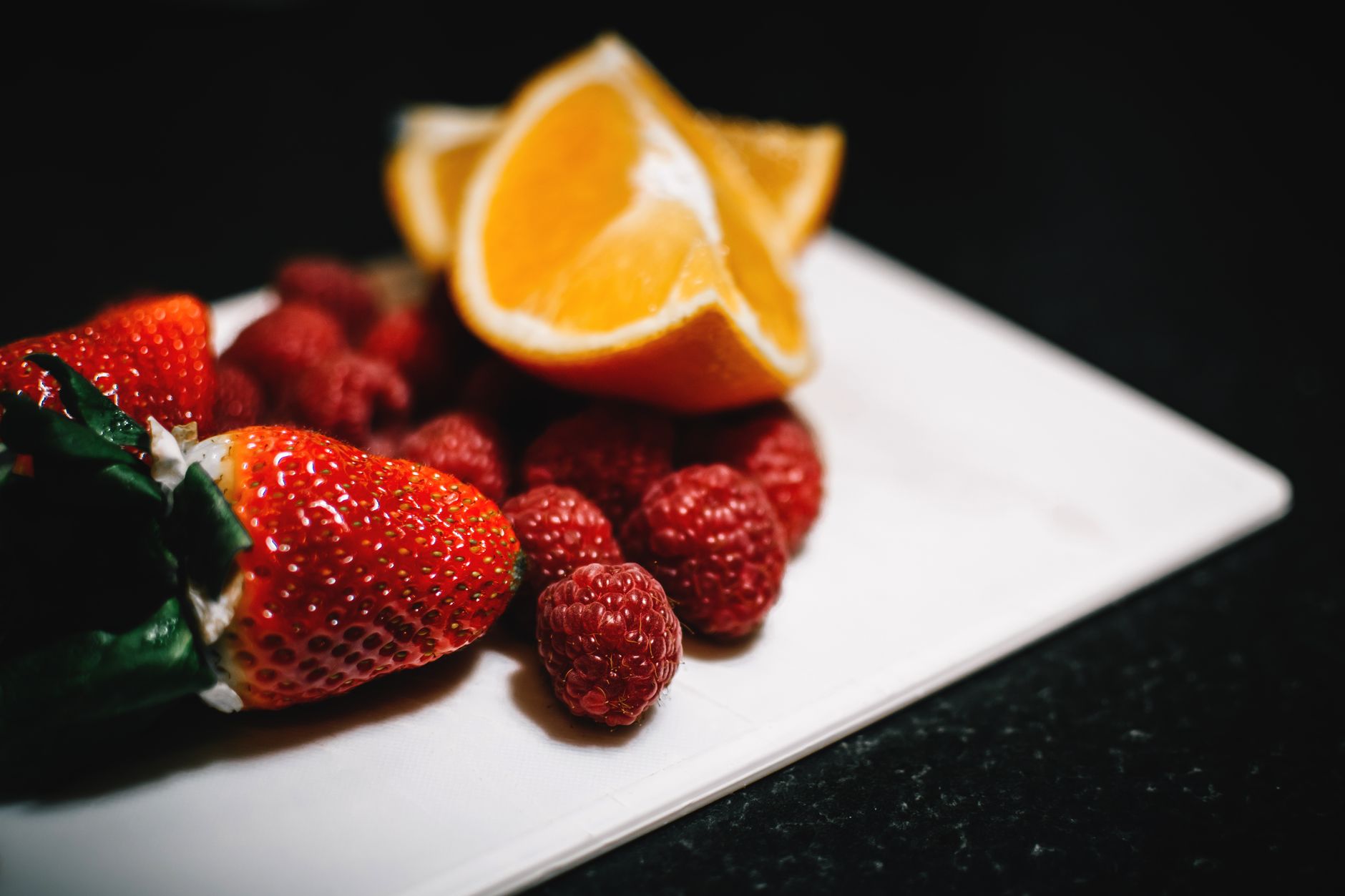 60-Second Raspberry Cocoa Greek Yogurt Bowl Recipe - Featured image