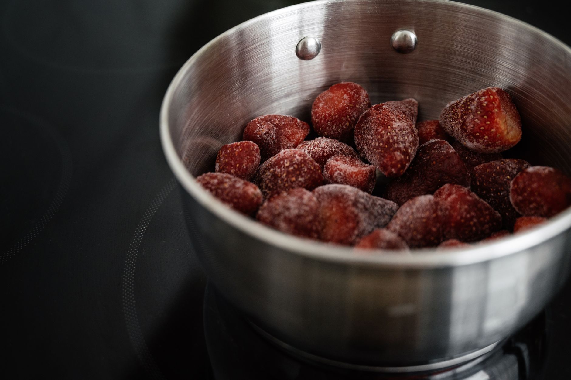 60-Second Strawberry Chocolate Chip Greek Yogurt Bowl Recipe - Featured image