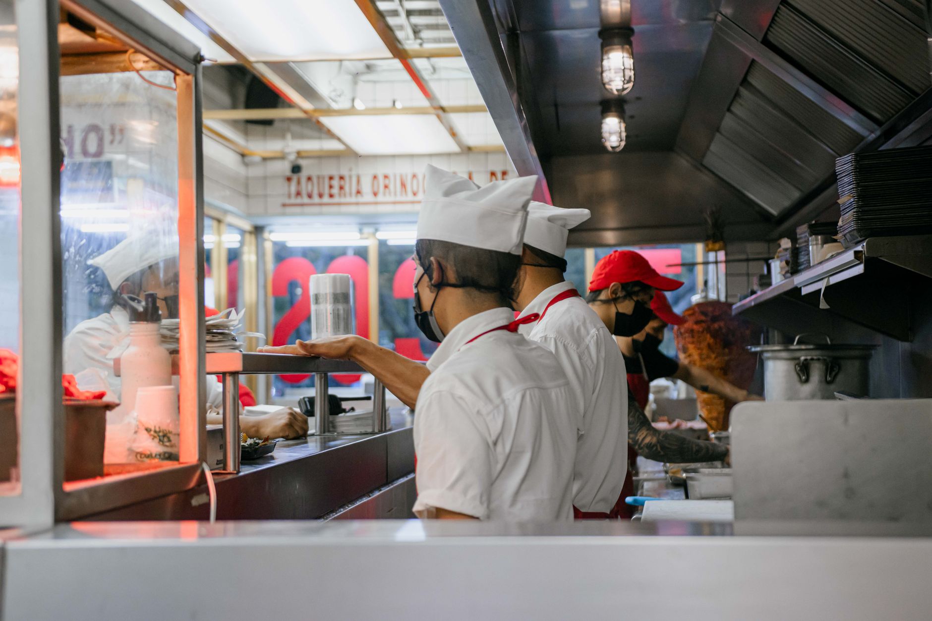 Güerrín Restaurant Review in Buenos Aires: Menu, Prices, Reservations, and Who It Suits - Featured image