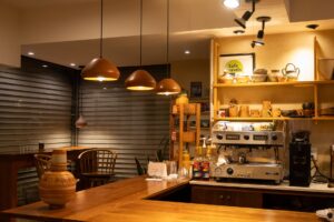 Leopold Cafe Restaurant Review in Mumbai: Menu, Prices, Reservations, and Who It Suits - Featured image